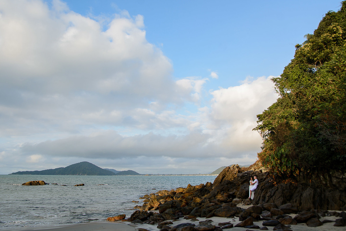 Ensaio pre wedding praia das conchas guaruja. ensaio noivos na praia. ensaio casal. casar na praia. Casamento pe na areia casamento na praia.