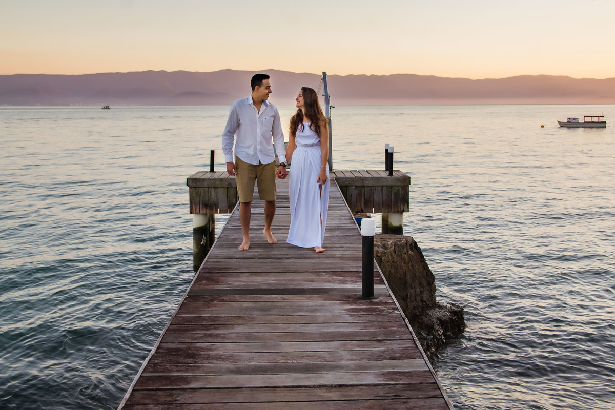 Ensaio pre wedding praia ilha bela. ensaio noivos na praia. ensaio casal. casar na praia. Casamento pe na areia casamento na praia. ilha bela sp. praias ilha bela.