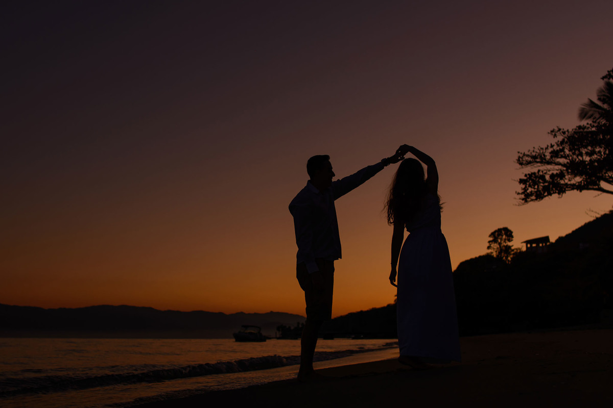 Ensaio pre wedding praia ilha bela. ensaio noivos na praia. ensaio casal. casar na praia. Casamento pe na areia casamento na praia. ilha bela sp. praias ilha bela.