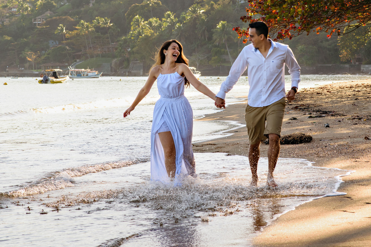 Ensaio pre wedding praia ilha bela. ensaio noivos na praia. ensaio casal. casar na praia. Casamento pe na areia casamento na praia. ilha bela sp. praias ilha bela.