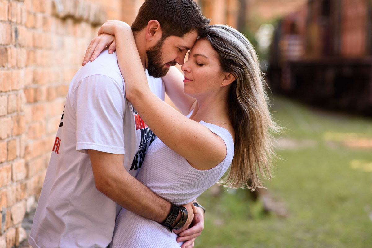 Ensaio Pre wedding no poupatempo jundiai, ensaio noivos, pre wedding Museu Ferroviário da Companhia Paulista. Ensaio no trem. Ferrovia. Pre wedding no trem. pre wedding rustico.