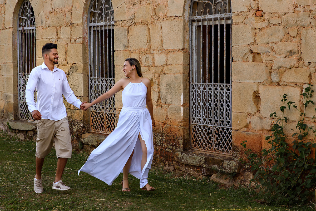 ensaio Pré-Wedding na Floresta Nacional de Ipanema. Fazenda Ipanema Sorocaba. fazenda Ipero, ensaio sorocaba. pre wedding sorocaba. dicas de ensaio. poses de ensaio casal. fotografia de casamento. fotografo de casamento.