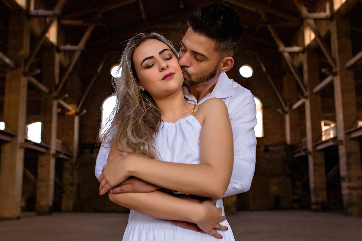 ensaio Pré-Wedding na Floresta Nacional de Ipanema. Fazenda Ipanema Sorocaba. fazenda Ipero, ensaio sorocaba. pre wedding sorocaba. dicas de ensaio. poses de ensaio casal. fotografia de casamento. fotografo de casamento.