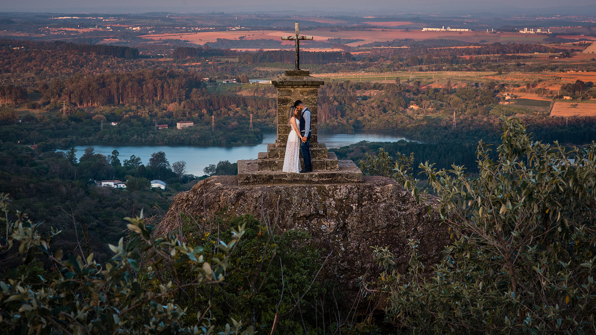 ensaio Pré-Wedding na Floresta Nacional de Ipanema. Fazenda Ipanema Sorocaba. fazenda Ipero, ensaio sorocaba. pre wedding sorocaba. dicas de ensaio. poses de ensaio casal. fotografia de casamento. fotografo de casamento.