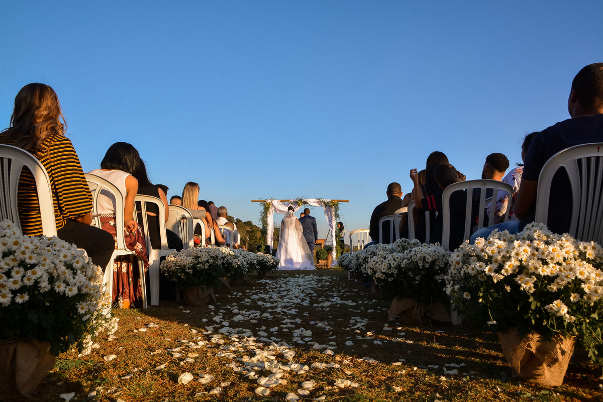 Cerimonia de casamento espaço alecrim jundiaí. Terno do noivo. festa de casamento. fotos de casamento. recepção espaço alecrim. Vestido de noiva.