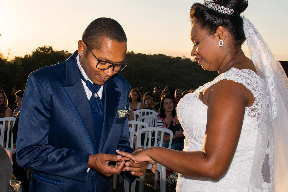 Cerimonia de casamento espaço alecrim jundiaí. Terno do noivo. festa de casamento. fotos de casamento. recepção espaço alecrim. Vestido de noiva.