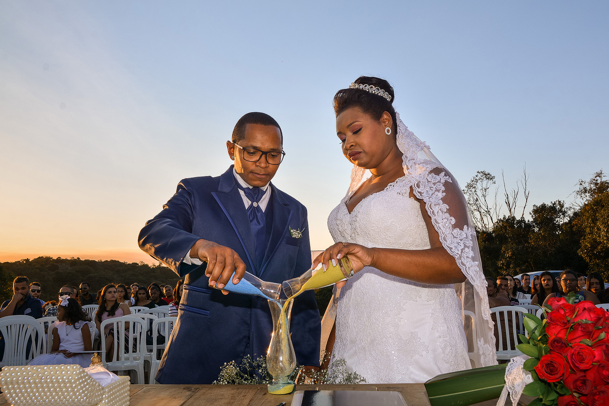 Cerimonia de casamento espaço alecrim jundiaí. Terno do noivo. festa de casamento. fotos de casamento. recepção espaço alecrim. Vestido de noiva.