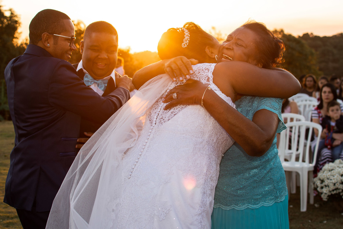 Cerimonia de casamento espaço alecrim jundiaí. Terno do noivo. festa de casamento. fotos de casamento. recepção espaço alecrim. Vestido de noiva.