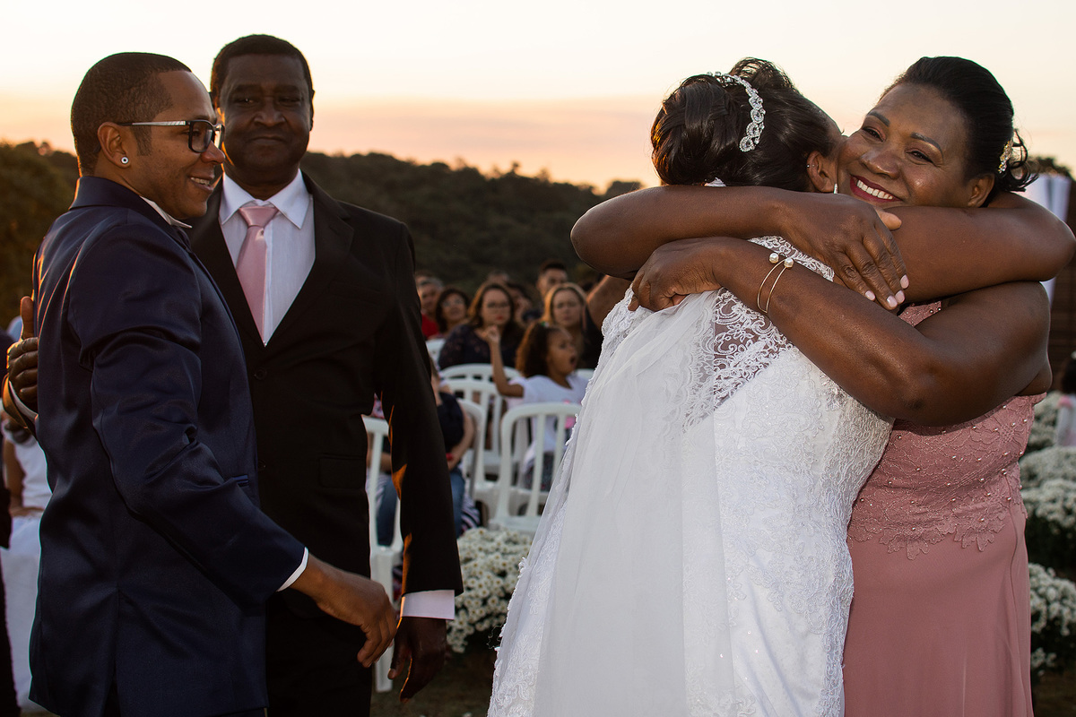 Cerimonia de casamento espaço alecrim jundiaí. Terno do noivo. festa de casamento. fotos de casamento. recepção espaço alecrim. Vestido de noiva.