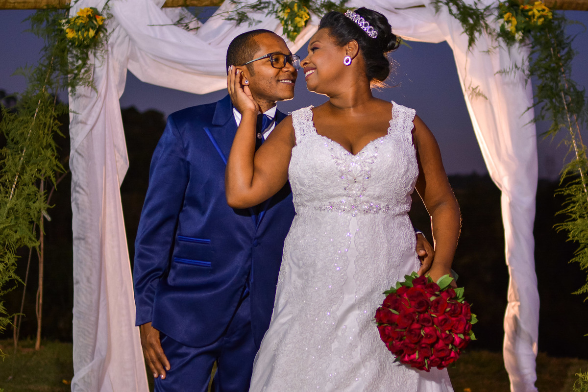 Cerimonia de casamento espaço alecrim jundiaí. Terno do noivo. festa de casamento. fotos de casamento. recepção espaço alecrim. Vestido de noiva.