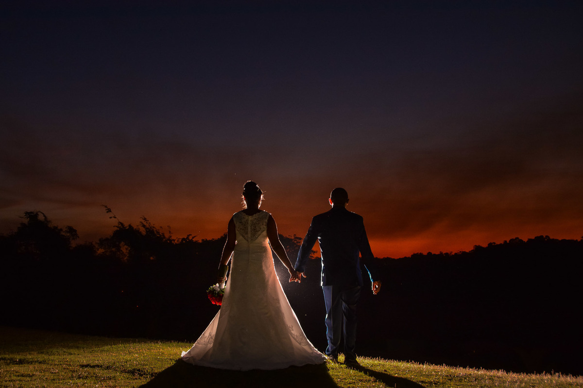 Cerimonia de casamento espaço alecrim jundiaí. Terno do noivo. festa de casamento. fotos de casamento. recepção espaço alecrim. Vestido de noiva.
