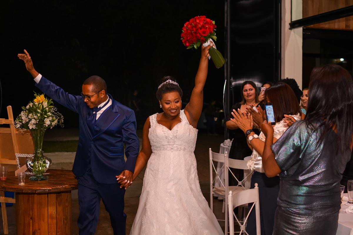 Cerimonia de casamento espaço alecrim jundiaí. Terno do noivo. festa de casamento. fotos de casamento. recepção espaço alecrim. Vestido de noiva.