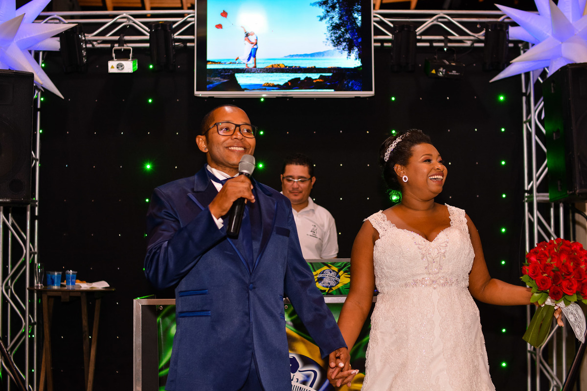 Cerimonia de casamento espaço alecrim jundiaí. Terno do noivo. festa de casamento. fotos de casamento. recepção espaço alecrim. Vestido de noiva.