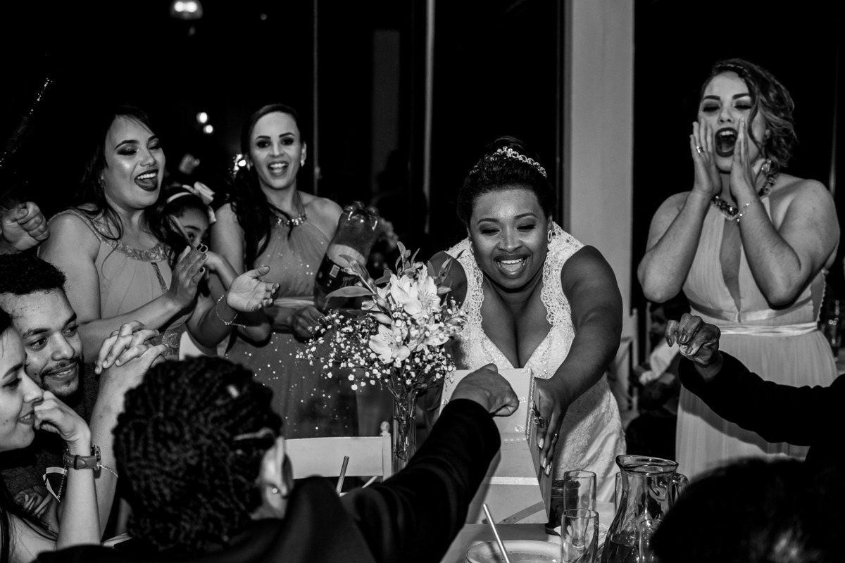 Cerimonia de casamento espaço alecrim jundiaí. Terno do noivo. festa de casamento. fotos de casamento. recepção espaço alecrim. Vestido de noiva.