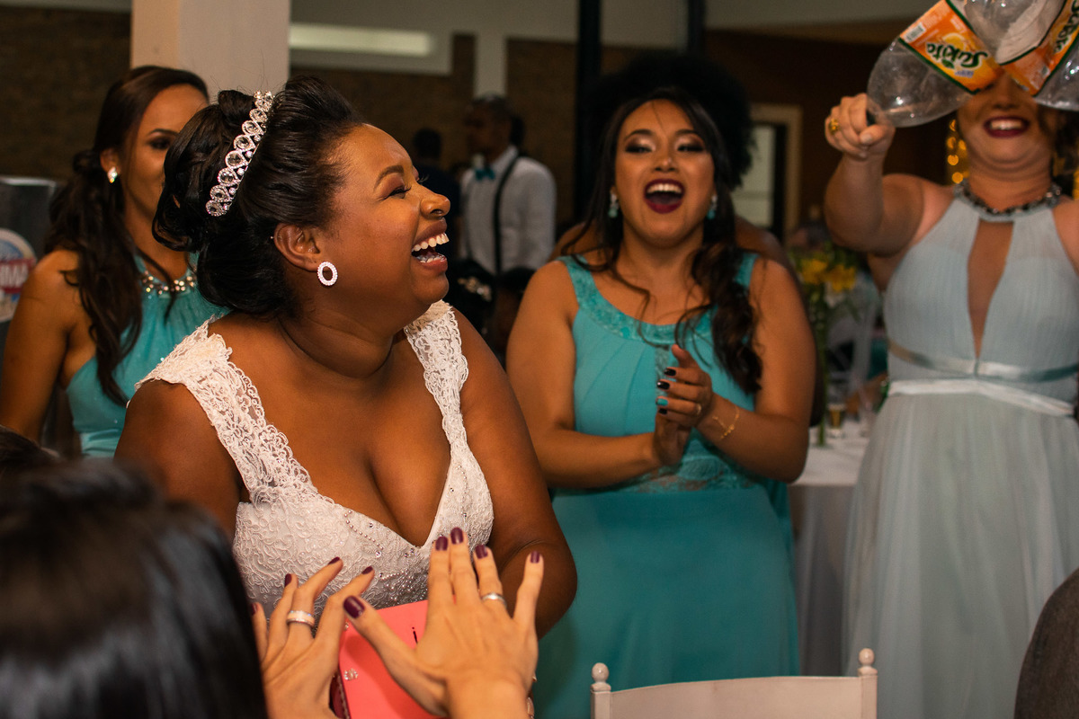 Cerimonia de casamento espaço alecrim jundiaí. Terno do noivo. festa de casamento. fotos de casamento. recepção espaço alecrim. Vestido de noiva.