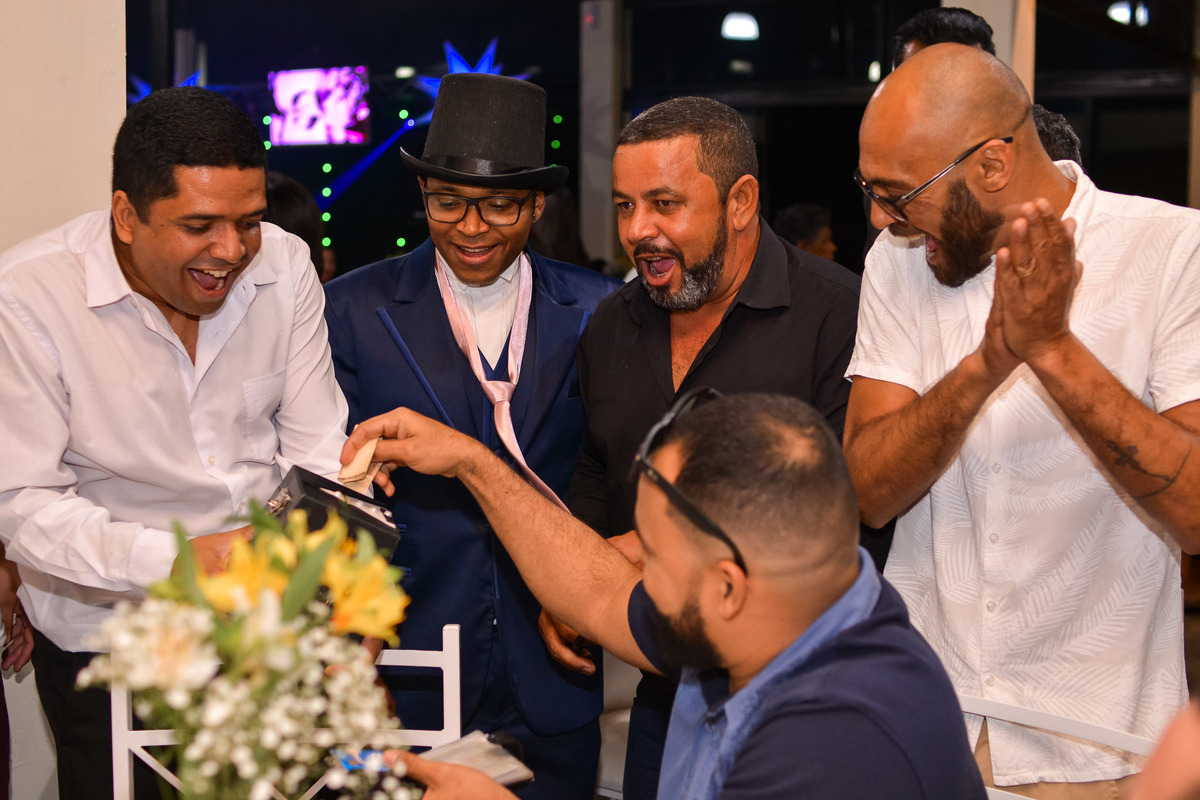 Cerimonia de casamento espaço alecrim jundiaí. Terno do noivo. festa de casamento. fotos de casamento. recepção espaço alecrim. Vestido de noiva.