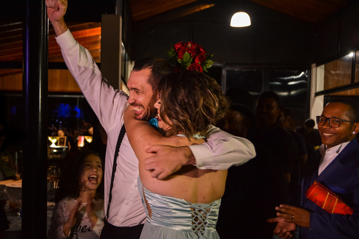 Cerimonia de casamento espaço alecrim jundiaí. Terno do noivo. festa de casamento. fotos de casamento. recepção espaço alecrim. Vestido de noiva.