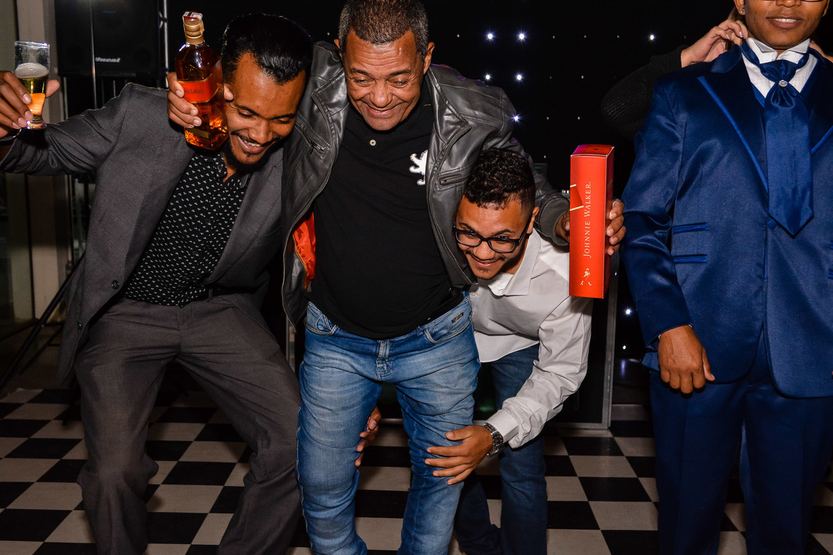 Cerimonia de casamento espaço alecrim jundiaí. Terno do noivo. festa de casamento. fotos de casamento. recepção espaço alecrim. Vestido de noiva.