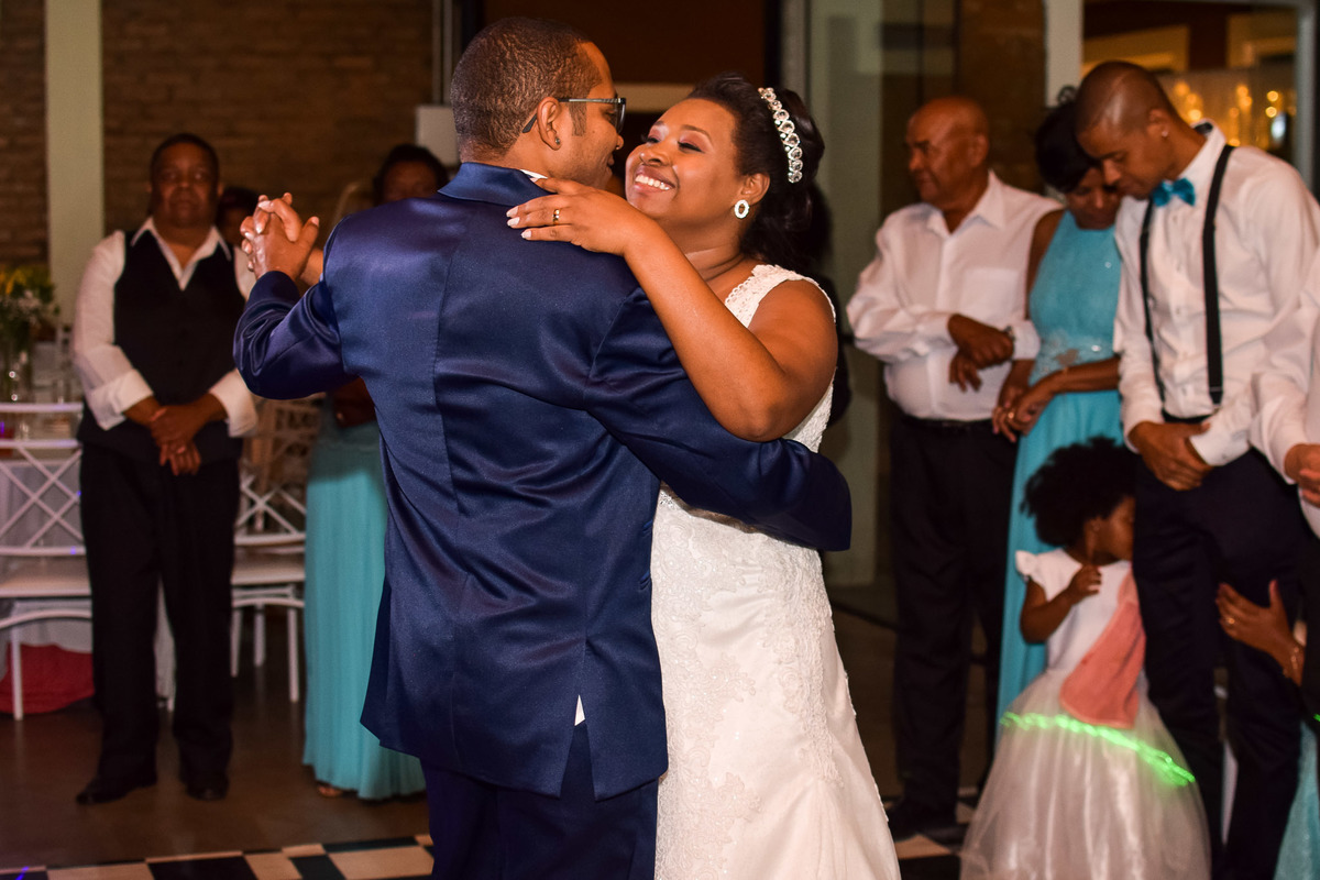 Cerimonia de casamento espaço alecrim jundiaí. Terno do noivo. festa de casamento. fotos de casamento. recepção espaço alecrim. Vestido de noiva.