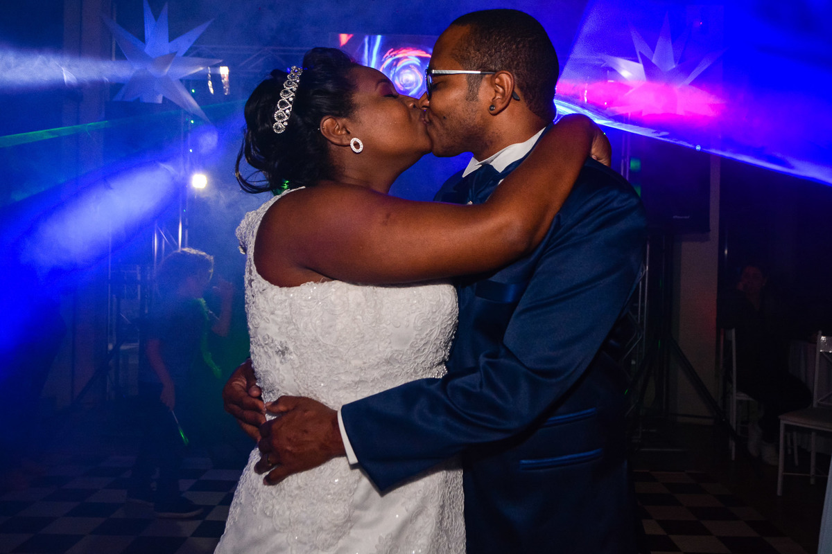 Cerimonia de casamento espaço alecrim jundiaí. Terno do noivo. festa de casamento. fotos de casamento. recepção espaço alecrim. Vestido de noiva.