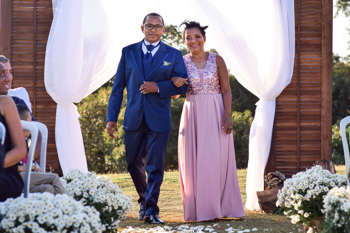 Cerimonia de casamento espaço alecrim jundiaí. Terno do noivo. festa de casamento. fotos de casamento. recepção espaço alecrim.