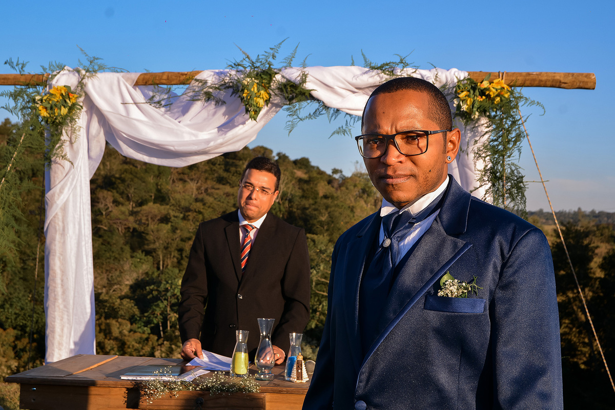 Cerimonia de casamento espaço alecrim jundiaí. Terno do noivo. festa de casamento. fotos de casamento. recepção espaço alecrim. Vestido de noiva.