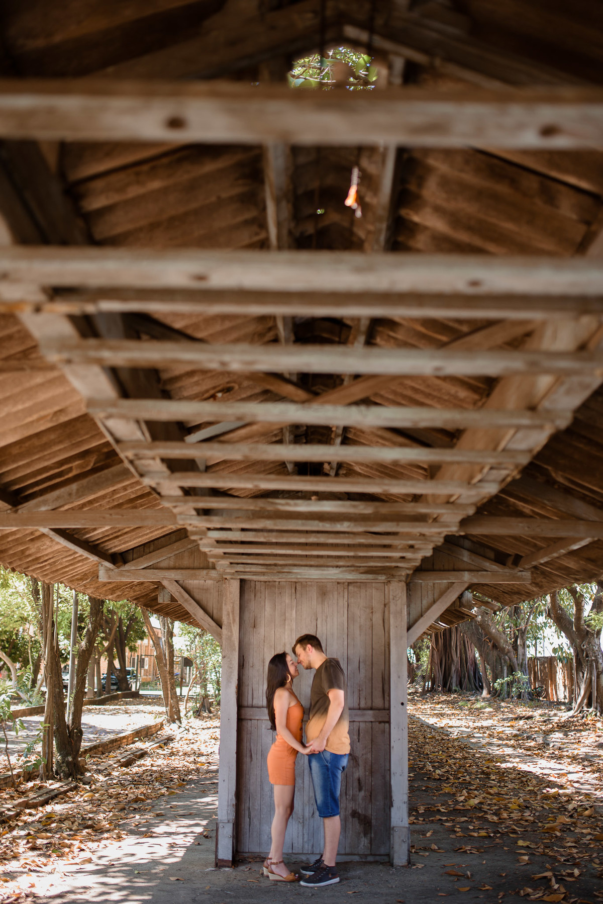 Ensaio Pre wedding no poupatempo jundiai, ensaio noivos, pre wedding Museu Ferroviário da Companhia Paulista. Ensaio no trem. Ferrovia. Pre wedding no trem. pre wedding rustico.