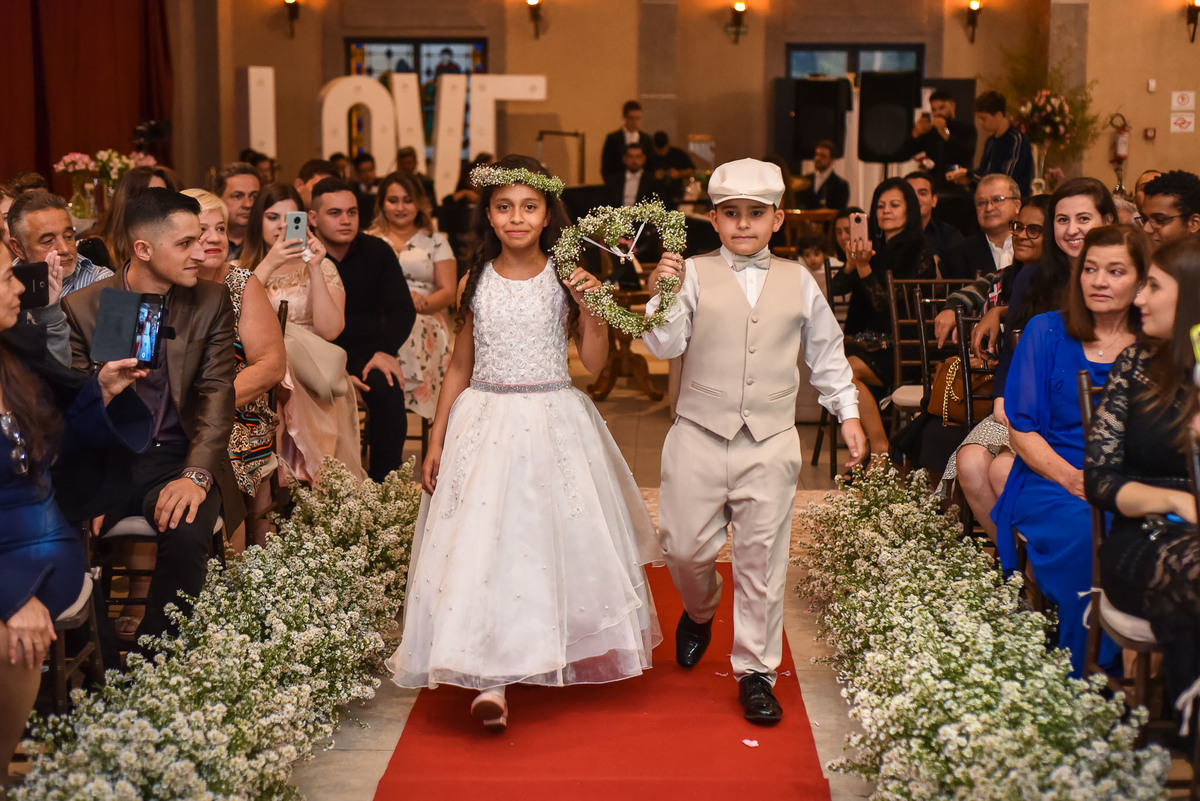 Cerimonia de casamento castelo dos vinhais. Wedding. Wedding planner. Cerimonia no castelo.. Pajens do casamento, aliança dos noivos. daminhas.