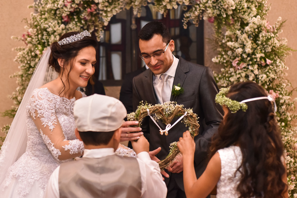 Cerimonia de casamento castelo dos vinhais. Wedding. Wedding planner. Cerimonia no castelo.. Pajens do casamento, aliança dos noivos. daminhas.