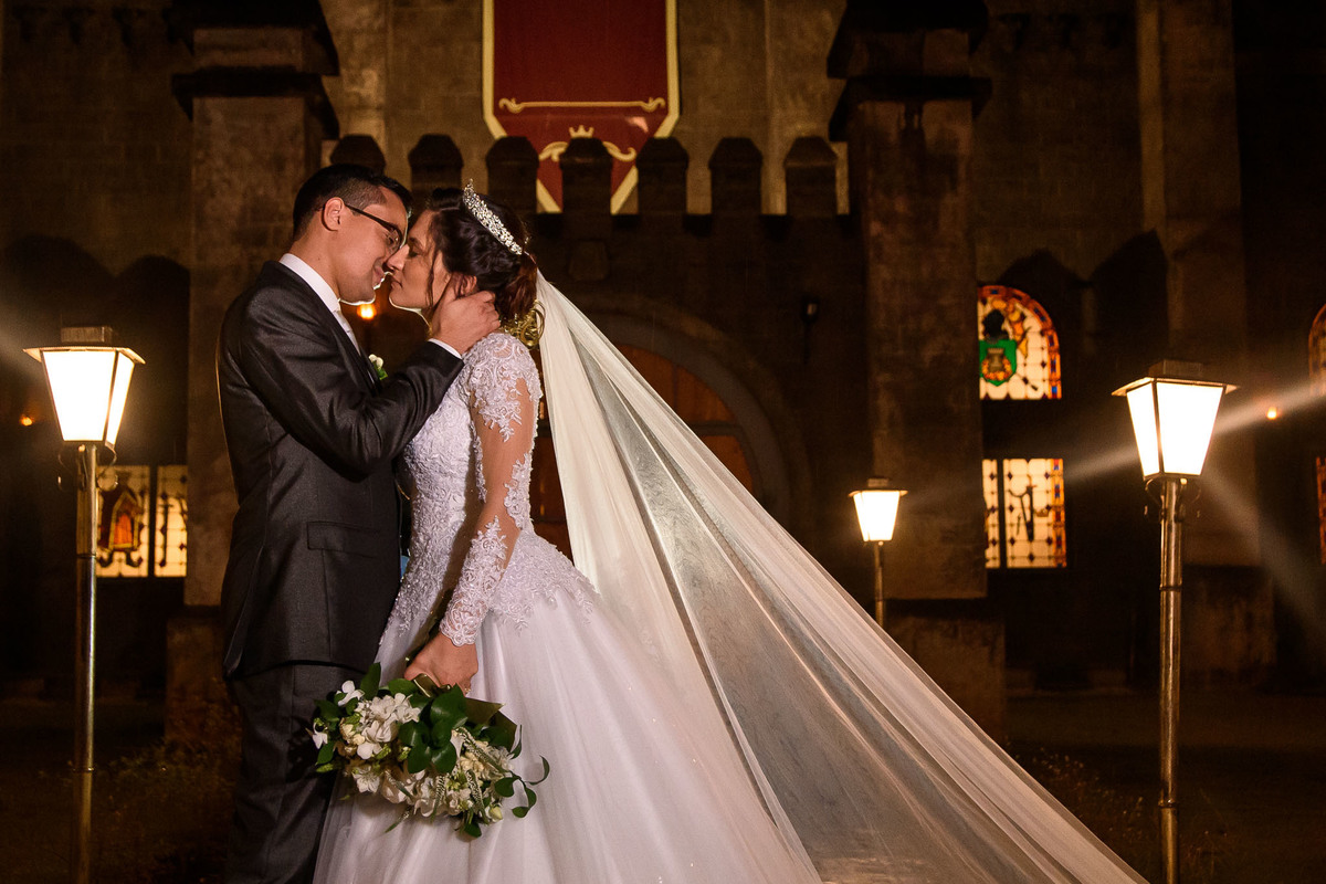 Cerimonia de casamento castelo dos vinhais. Wedding. Wedding planner. Cerimonia no castelo. vestido da noiva. terno do noivo. veu de noiva. castelo. fotos de casamento.