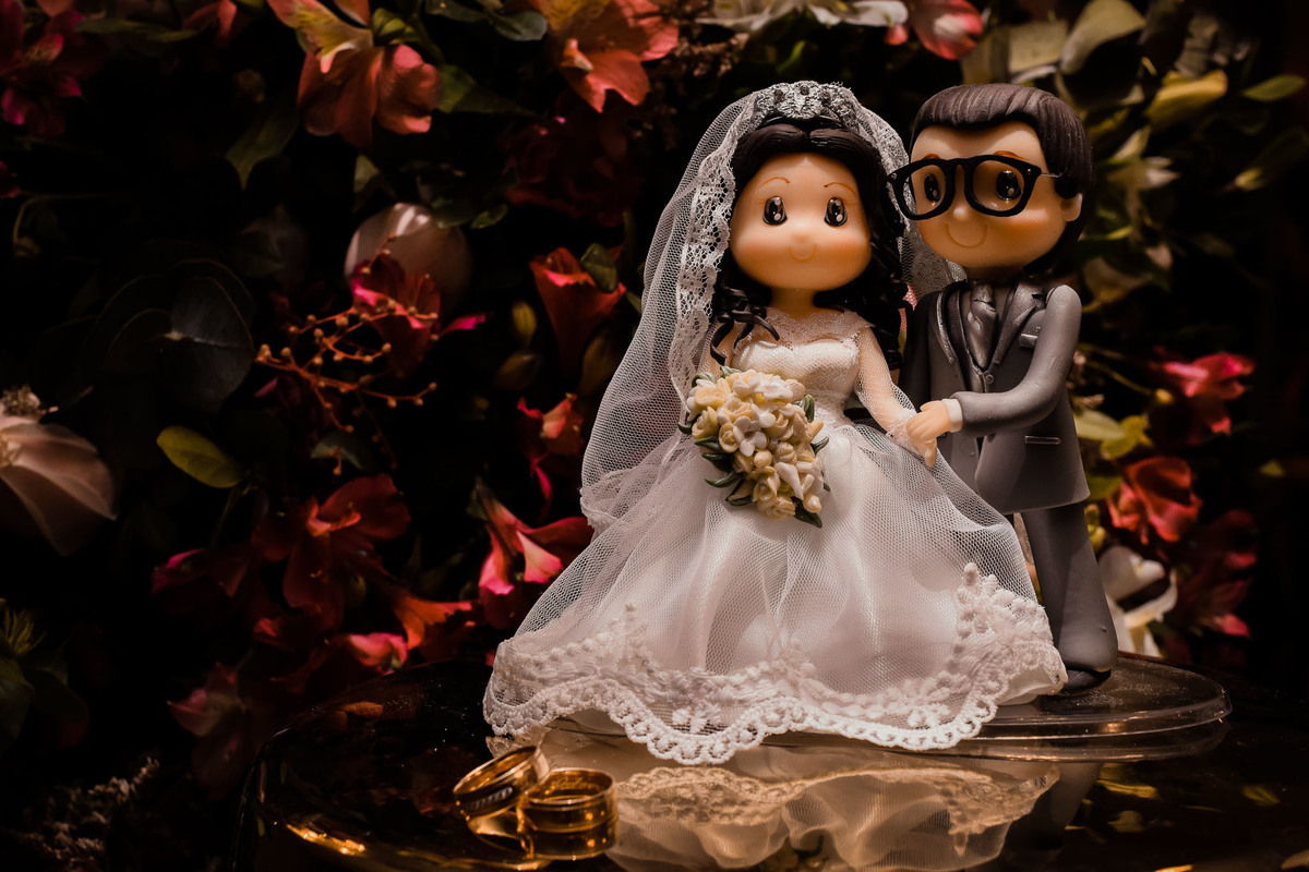 Cerimonia de casamento castelo dos vinhais. Wedding. Wedding planner. Cerimonia no castelo. vestido da noiva. terno do noivo. castelo. fotos de casamento. festa de casamento castelo dos vinhas. Aliança de casamento. aliança dos noivos. topo de bolo.