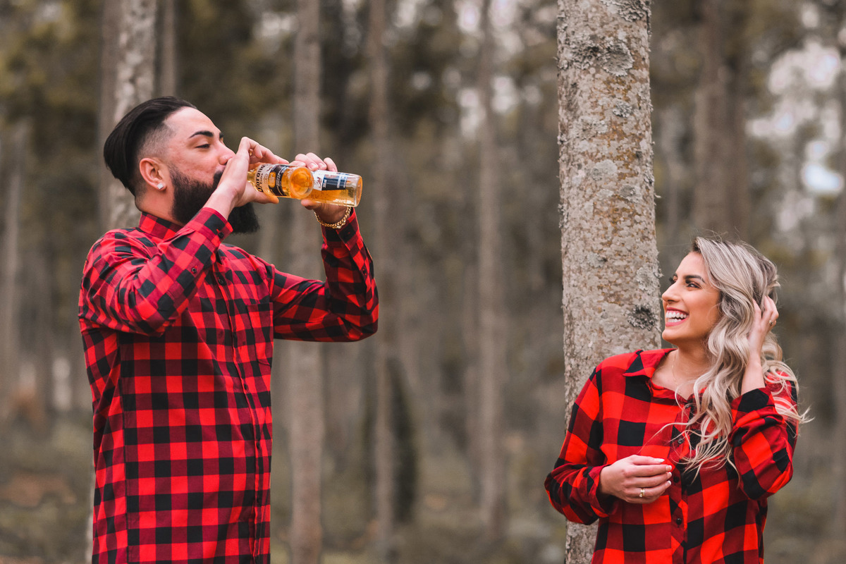 Ensaio Pre Wedding Holambra, Ensaio Casal, Theos Turismo Holambra. Holambra cidade das flores. Ensaio pre wedding na plantação de girassol. ensaio na capela holambra. ensaio em holambra. noivos holambra. ensaio no eucalipto. cerveja corona. 