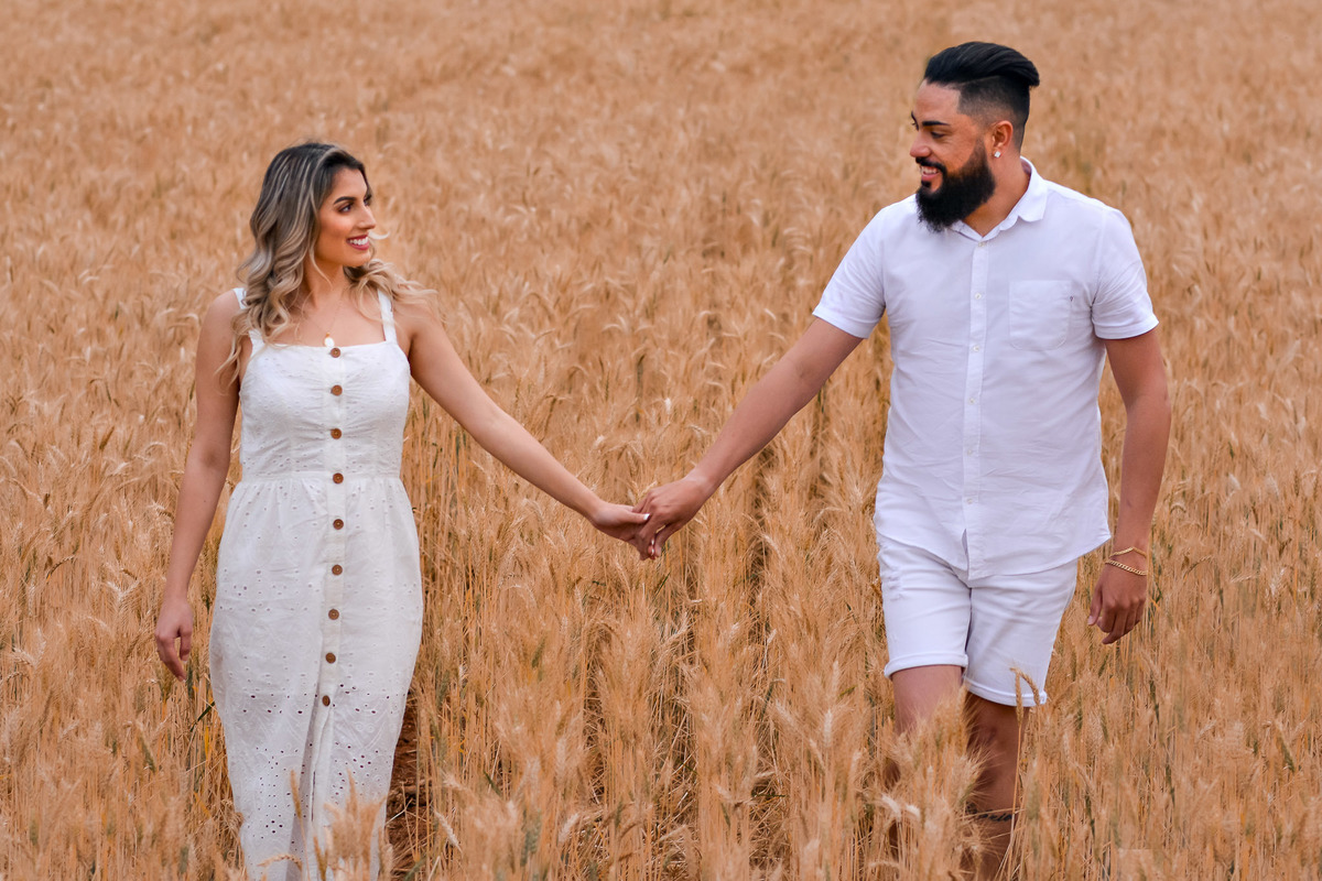 Ensaio Pre Wedding Holambra, Ensaio Casal, Theos Turismo Holambra. Holambra cidade das flores. Ensaio pre wedding na plantação de girassol. Igreja. ensaio na capela holambra. ensaio em holambra. noivos holambra.