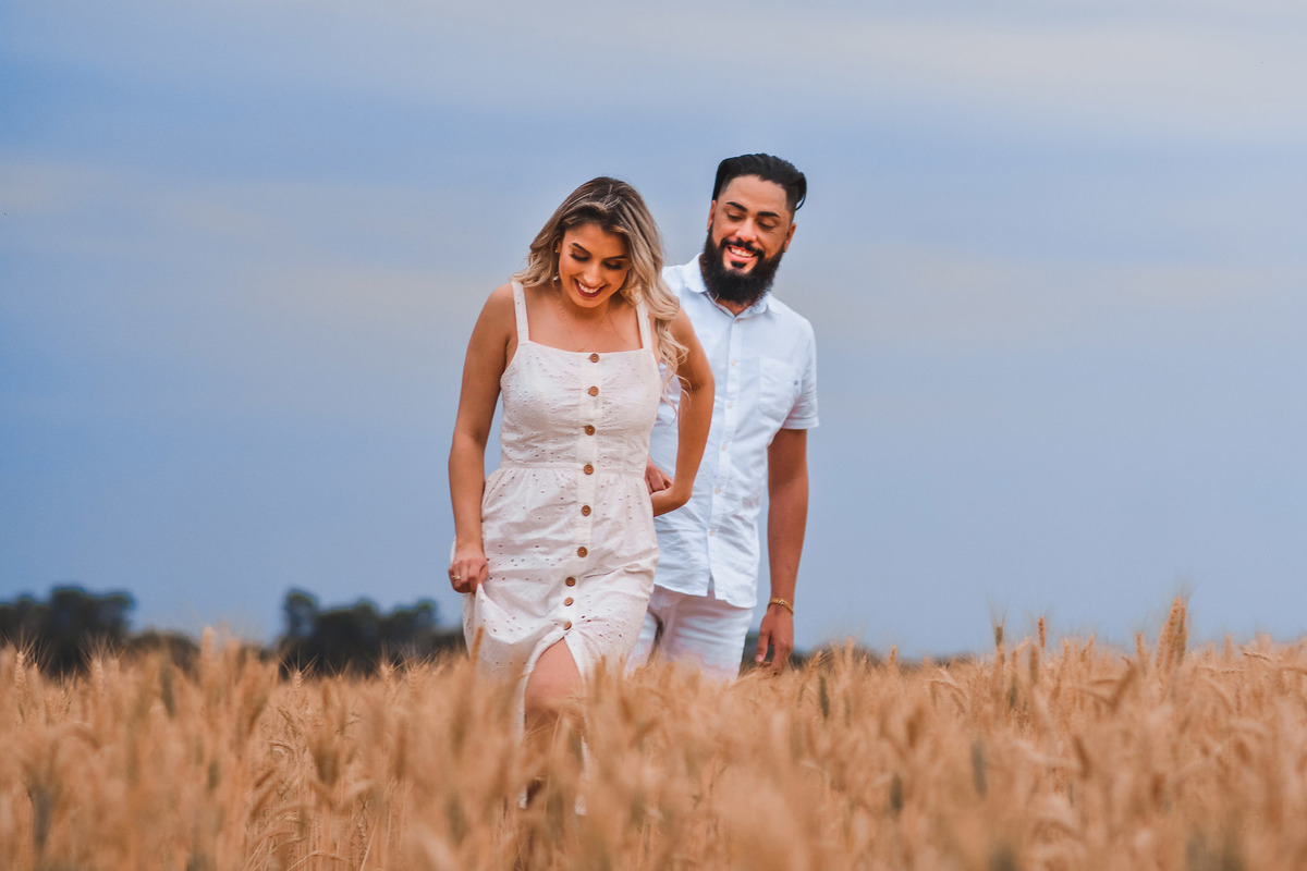Ensaio Pre Wedding Holambra, Ensaio Casal, Theos Turismo Holambra. Holambra cidade das flores. Ensaio pre wedding na plantação de girassol. Igreja. ensaio na capela holambra. ensaio em holambra. noivos holambra.