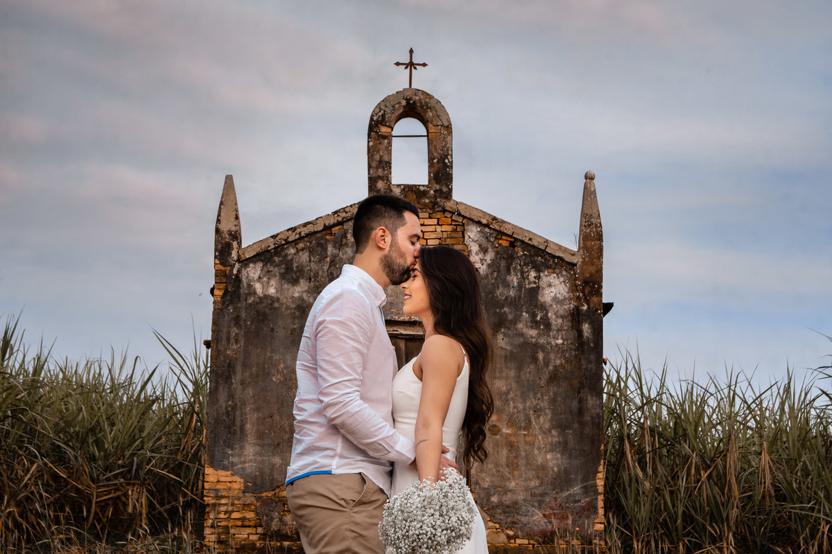 Ensaio Pre Wedding Holambra, Ensaio Casal, Theos Turismo Holambra. Holambra cidade das flores. Ensaio pre wedding na plantação de girassol. Igreja.