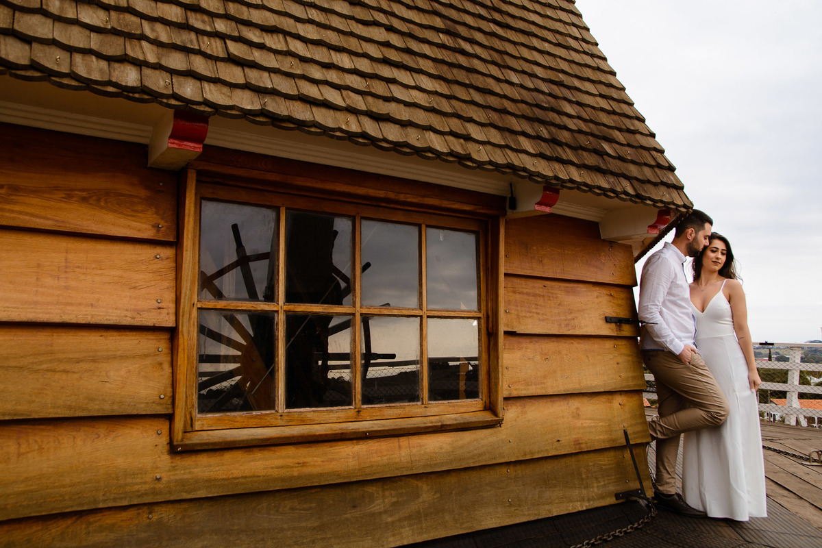 Ensaio Pre Wedding Holambra, Ensaio Casal, Theos Turismo Holambra. Holambra cidade das flores. Ensaio pre wedding na plantação de girassol. Moinho
