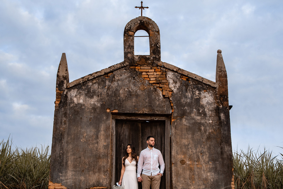 Ensaio Pre Wedding Holambra, Ensaio Casal, Theos Turismo Holambra. Holambra cidade das flores. Ensaio pre wedding na plantação de girassol.