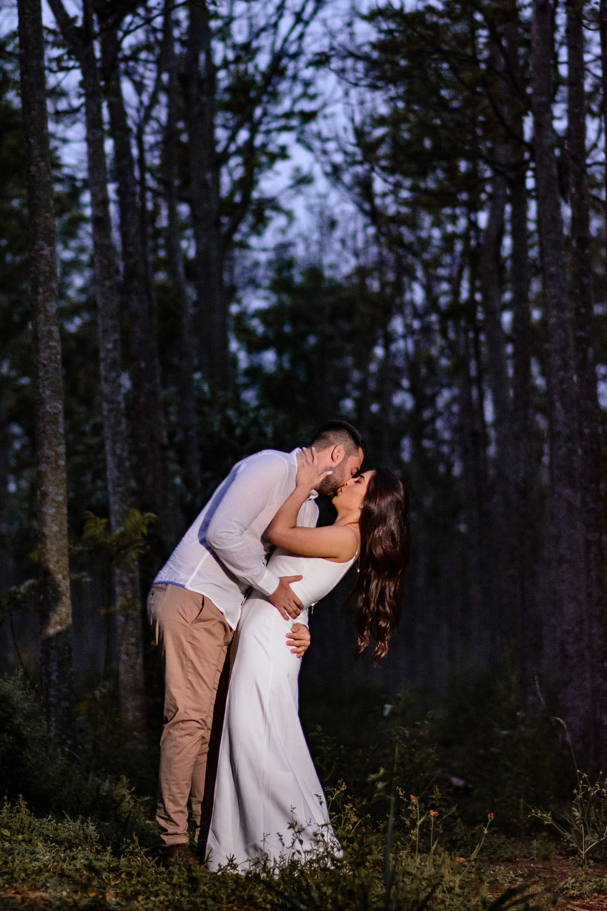 Ensaio Pre Wedding Holambra, Ensaio Casal, Theos Turismo Holambra. Holambra cidade das flores. Ensaio pre wedding na plantação de girassol. Floresta de eucalipto.