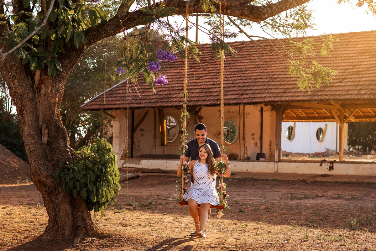 Ensaio Pre Wedding Holambra, Ensaio Casal, Theos Turismo Holambra. Holambra cidade das flores. Ensaio pre wedding holambra. noivos holambra. Ensaio no balanço. ensaio de noivos. dicas para noivos.