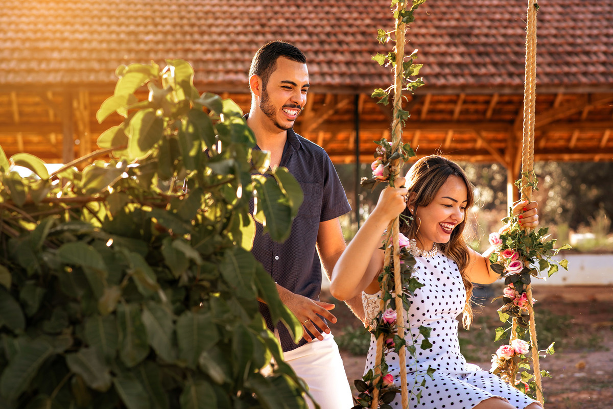 Ensaio Pre Wedding Holambra, Ensaio Casal, Theos Turismo Holambra. Holambra cidade das flores. Ensaio pre wedding holambra. noivos holambra. Ensaio no balanço. ensaio de noivos. dicas para noivos.