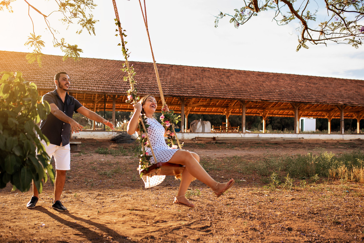 Ensaio Pre Wedding Holambra, Ensaio Casal, Theos Turismo Holambra. Holambra cidade das flores. Ensaio pre wedding holambra. noivos holambra. Ensaio no balanço. ensaio de noivos. dicas para noivos.