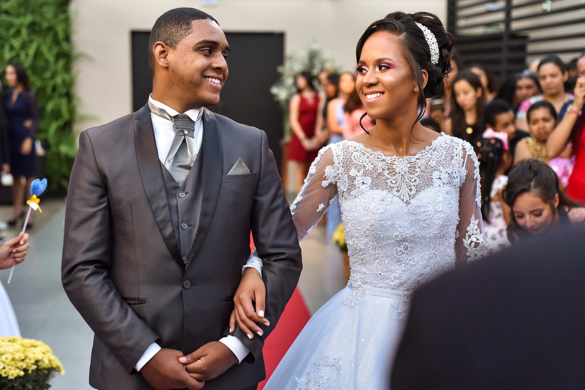 Cerimonia de casamento Spazio di Cristalli Terno do noivo. festa de casamento. fotos de casamento. recepção espaço Spazio di Cristalli Vestido de noiva.