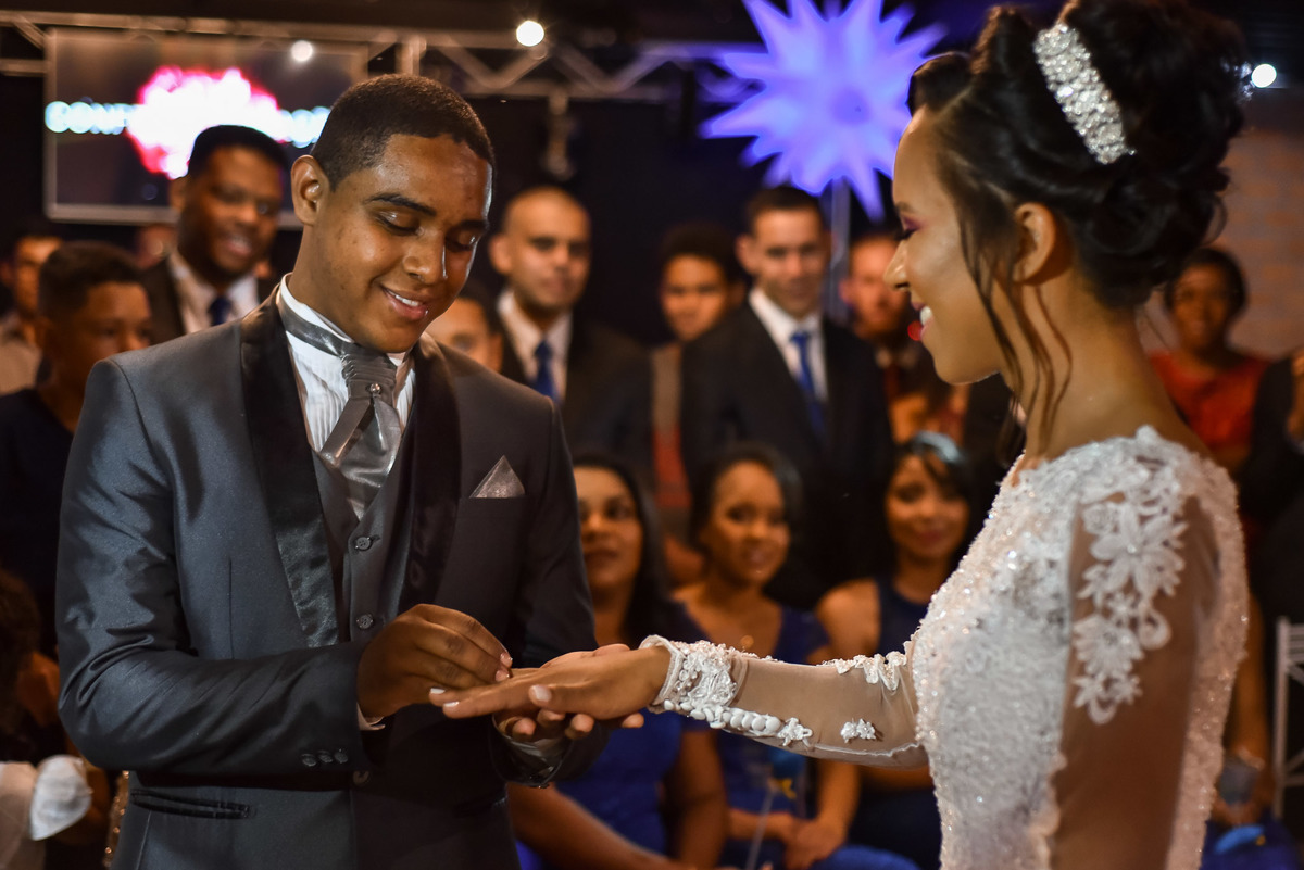 Cerimonia de casamento Spazio di Cristalli Terno do noivo. festa de casamento. fotos de casamento. recepção espaço Spazio di Cristalli Vestido de noiva.