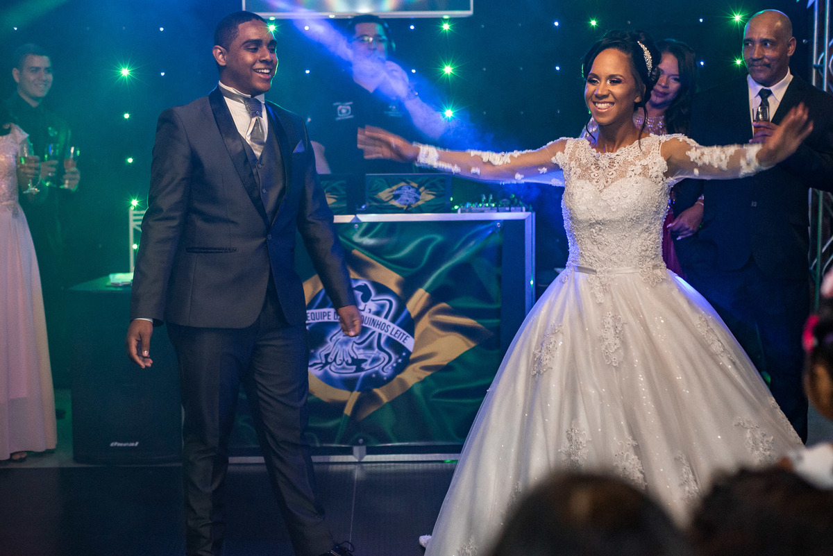 Cerimonia de casamento Spazio di Cristalli Terno do noivo. festa de casamento. fotos de casamento. recepção espaço Spazio di Cristalli Vestido de noiva.