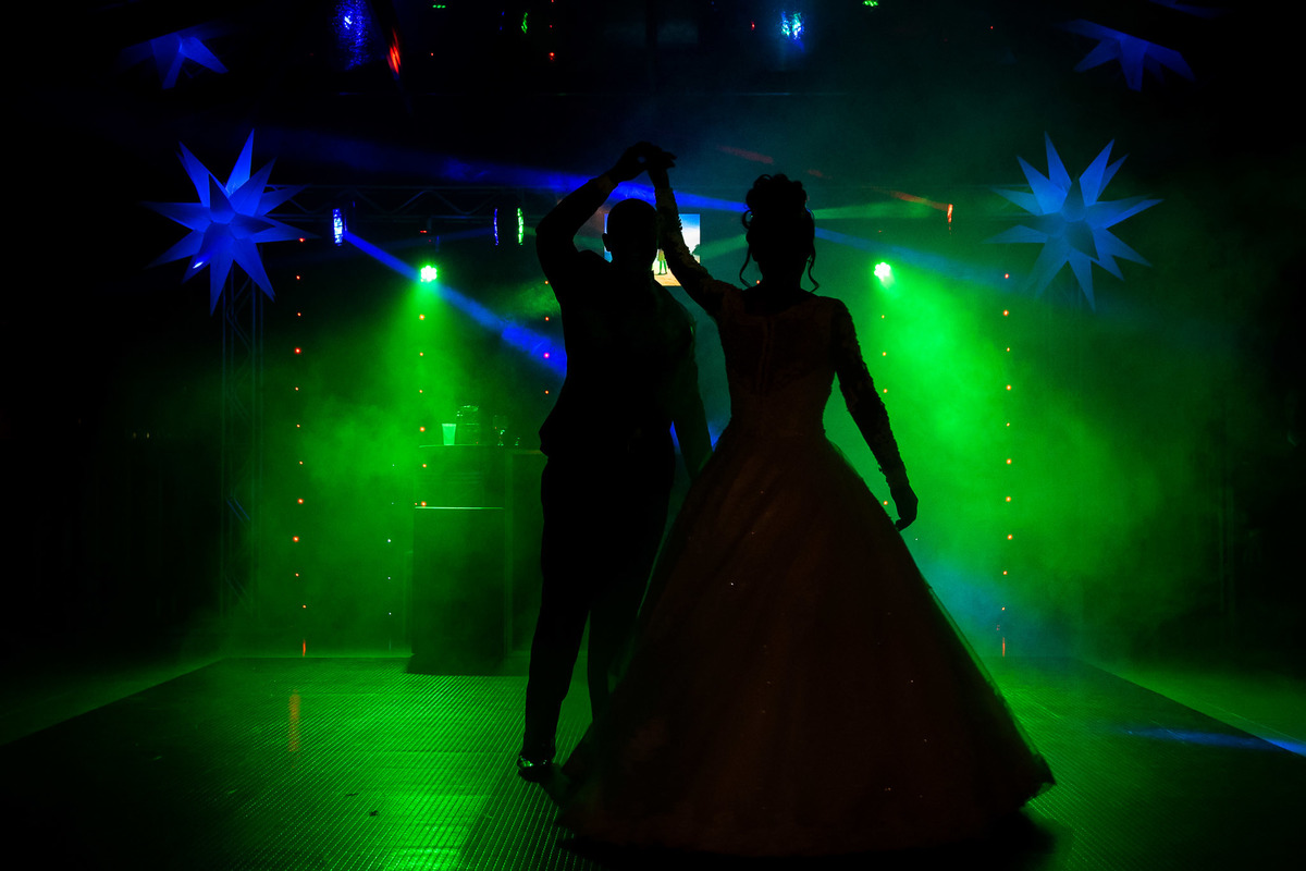 Cerimonia de casamento Spazio di Cristalli Terno do noivo. festa de casamento. fotos de casamento. recepção espaço Spazio di Cristalli Vestido de noiva.