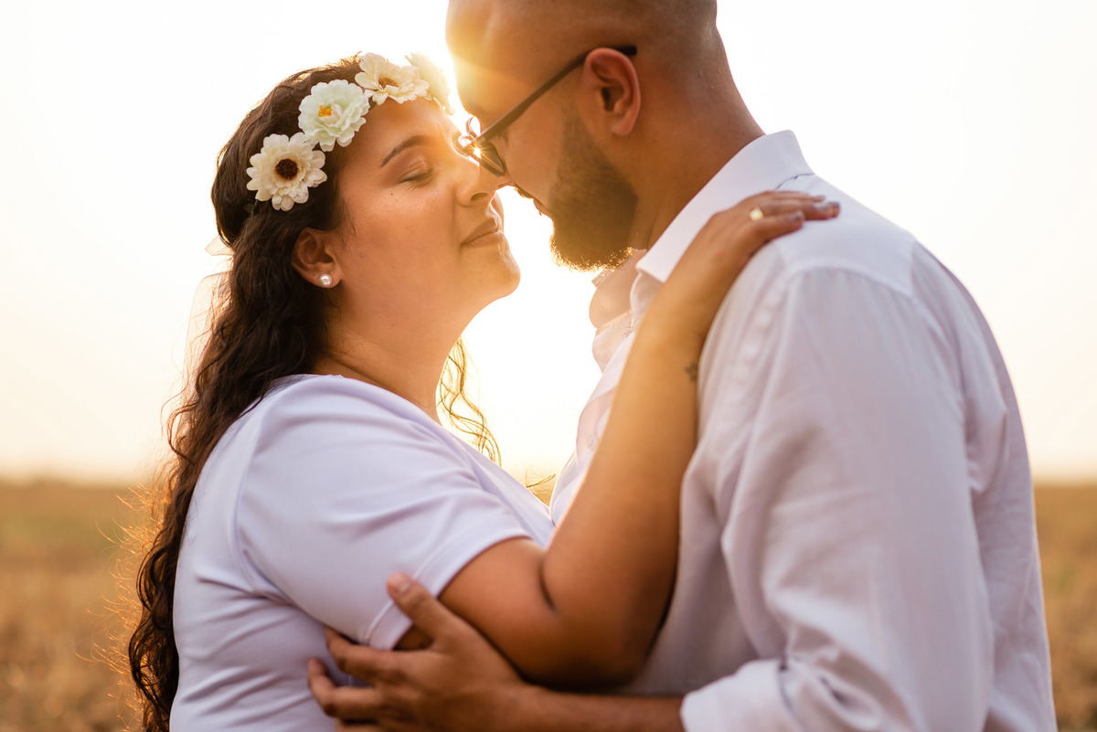 Ensaio Pre Wedding Holambra, Ensaio Casal, Theos Turismo Holambra. Holambra cidade das flores. Ensaio pre wedding na plantação de girassol. Moinho. Plantação de trigo