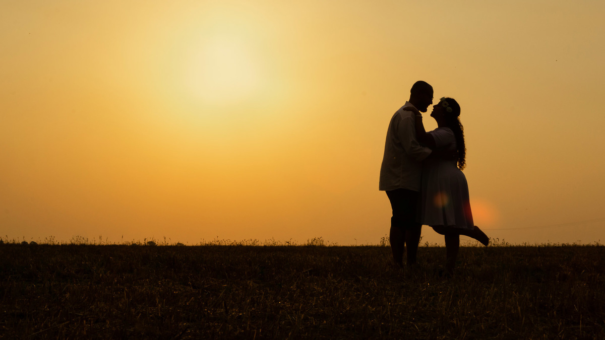 Ensaio Pre Wedding Holambra, Ensaio Casal, Theos Turismo Holambra. Holambra cidade das flores. Ensaio pre wedding na plantação de girassol. Moinho. Plantação de trigo