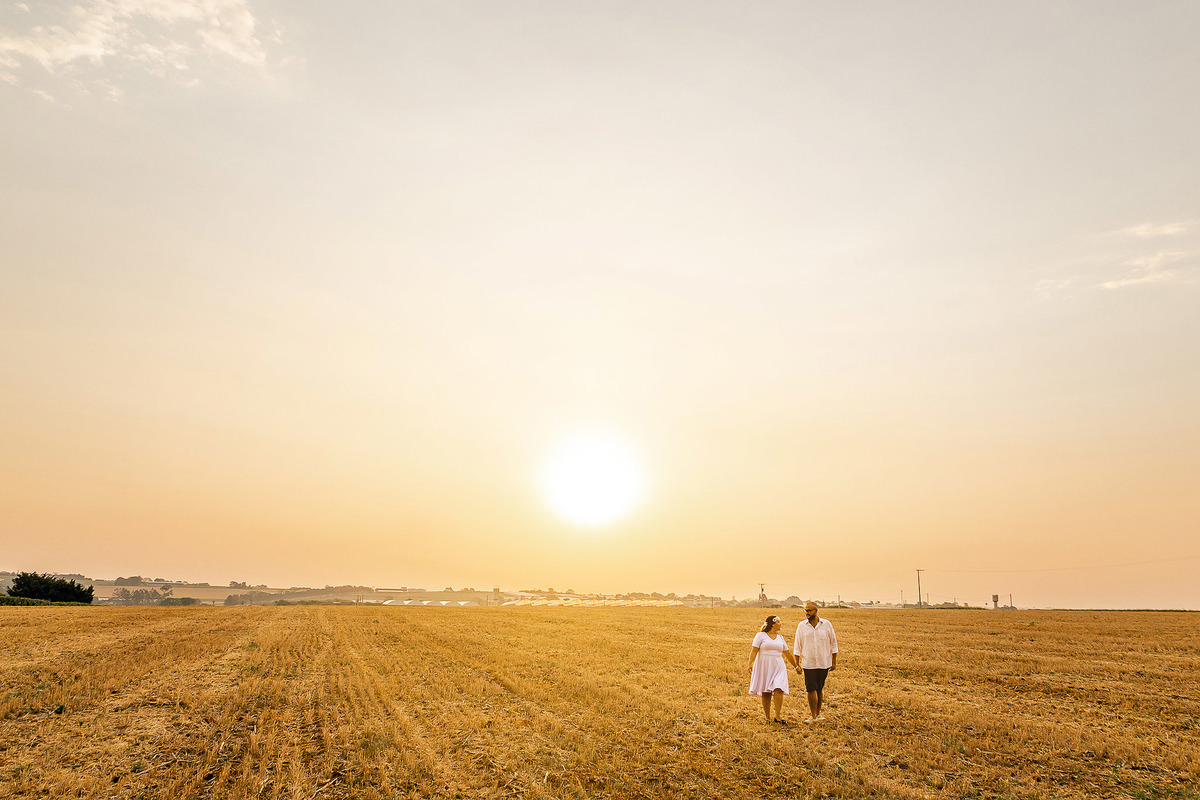 Ensaio Pre Wedding Holambra, Ensaio Casal, Theos Turismo Holambra. Holambra cidade das flores. Ensaio pre wedding na plantação de girassol. Moinho. Plantação de trigo