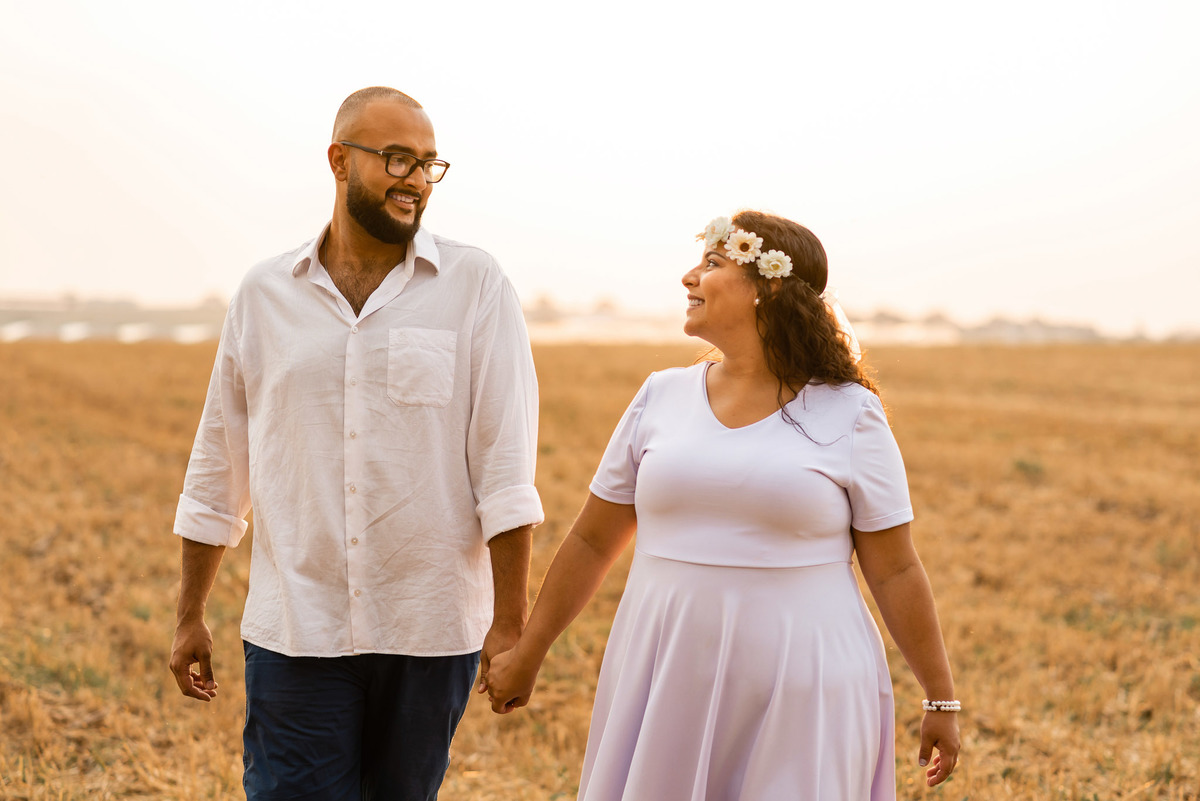 Ensaio Pre Wedding Holambra, Ensaio Casal, Theos Turismo Holambra. Holambra cidade das flores. Ensaio pre wedding na plantação de girassol. Moinho. Plantação de trigo