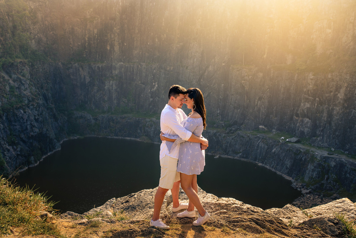 Ensaio Pre Wedding Pico do olho d'agua, Ensaio Casal  Ensaio pre wedding . noivos fotos romantica.a . Mairiporã. Fotos nascer do sol, amanhecer. Pedreira do Dib